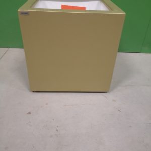 Pot carré effet métal doré